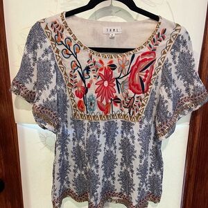 THML Gray and White Flutter Sleeve Blouse